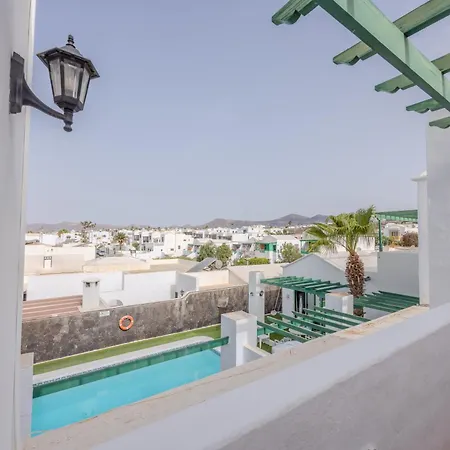 Apartment Palmeras 3 *